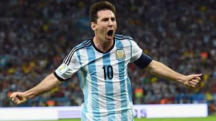Sau hơn 60 phút làm khá nhiều fan thất vọng, Messi đã ghi bàn thằng 